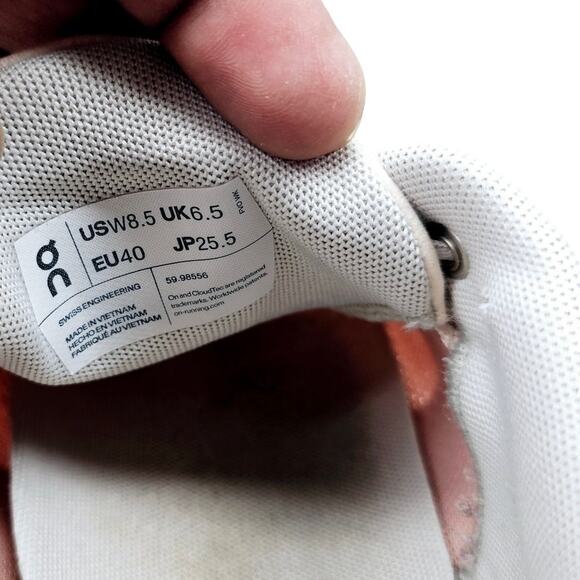 Oncloud Women 8.5 pink running shoes - Picture 3 of 10